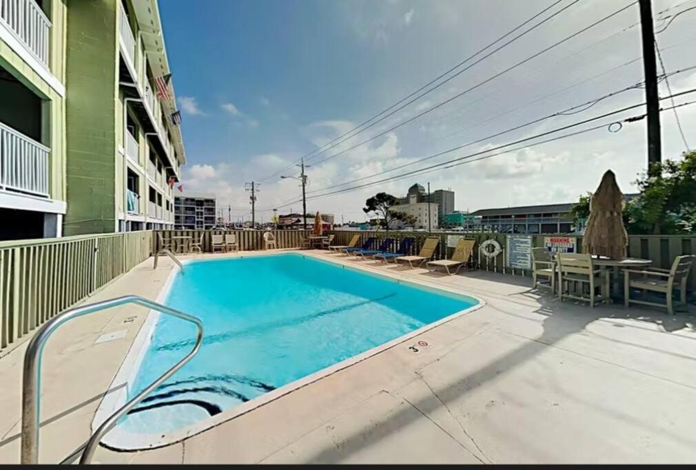 Cozy Beach Condo Sleeps 6 Pool แคโลไลนาบีช ภายนอก รูปภาพ