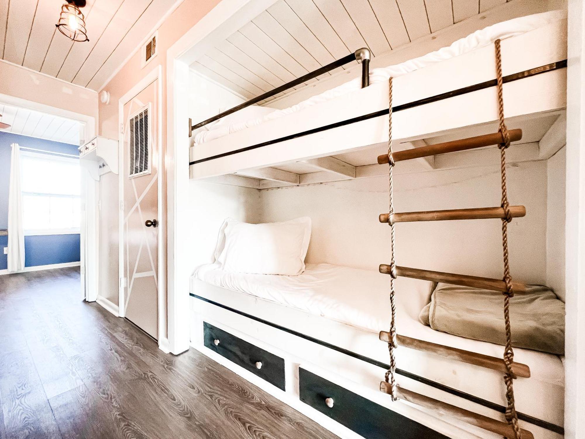 Cozy Beach Condo Sleeps 6 Pool แคโลไลนาบีช ภายนอก รูปภาพ